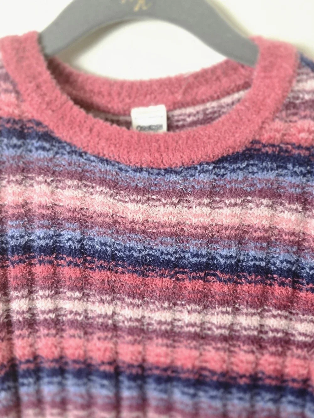 OshKosh B'gosh Toddler Girls Size 5 Striped Fuzzy Sweater Pink Blue Cozy